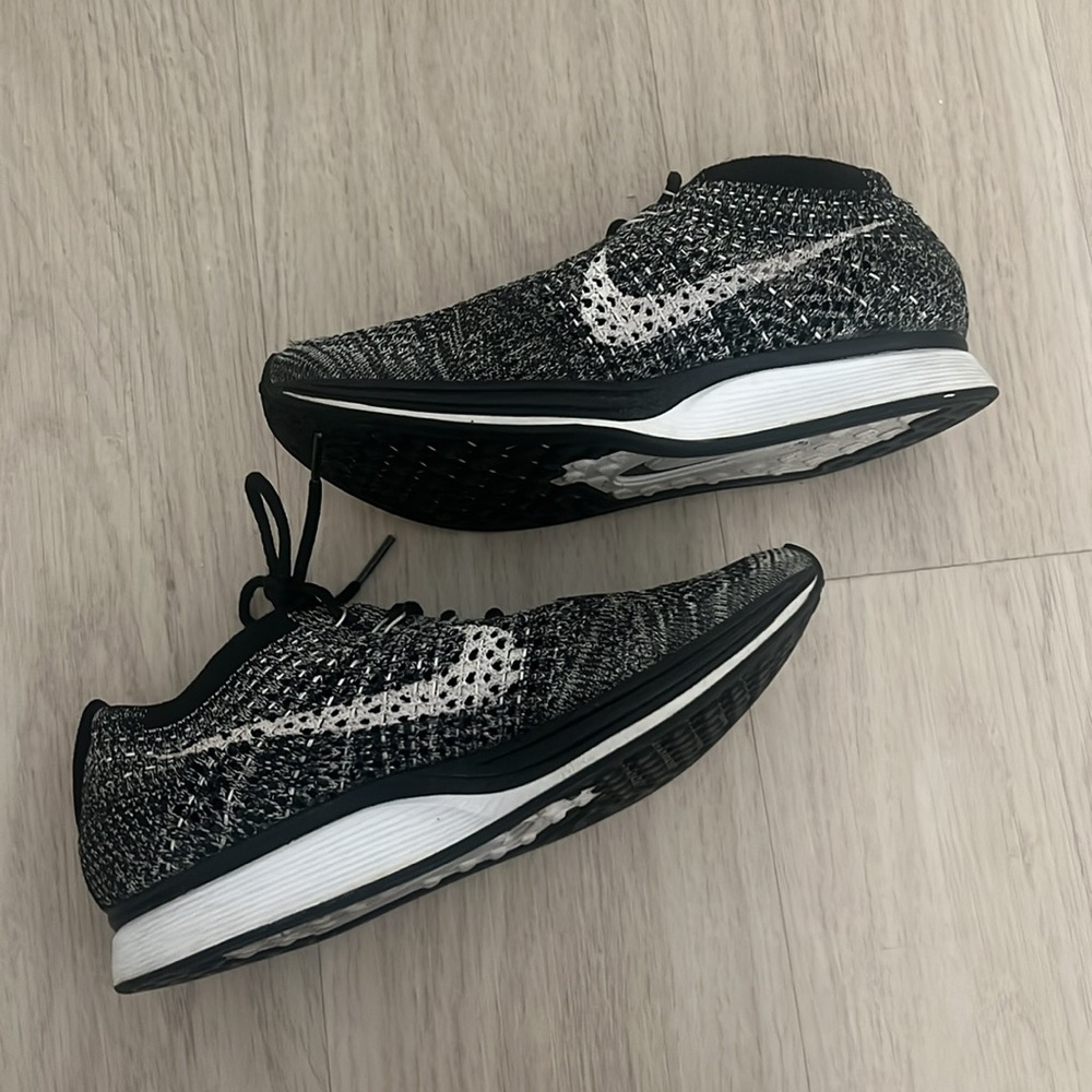 Nike Flyknit Racer - Picture 2 of 11